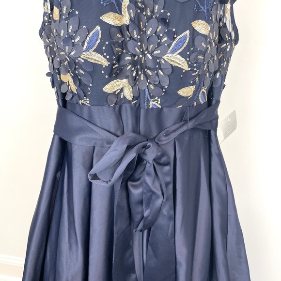 Xscape 3D Floral Applique Illusion Bodice Ball Gown In Navy Size 18W New - Picture 4 of 16